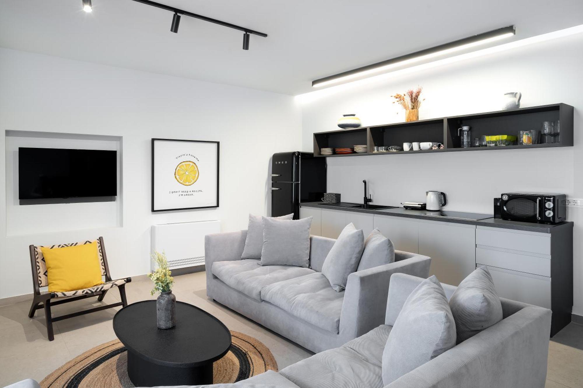 Suitehome With Private Pools By Explore Vila Ándros