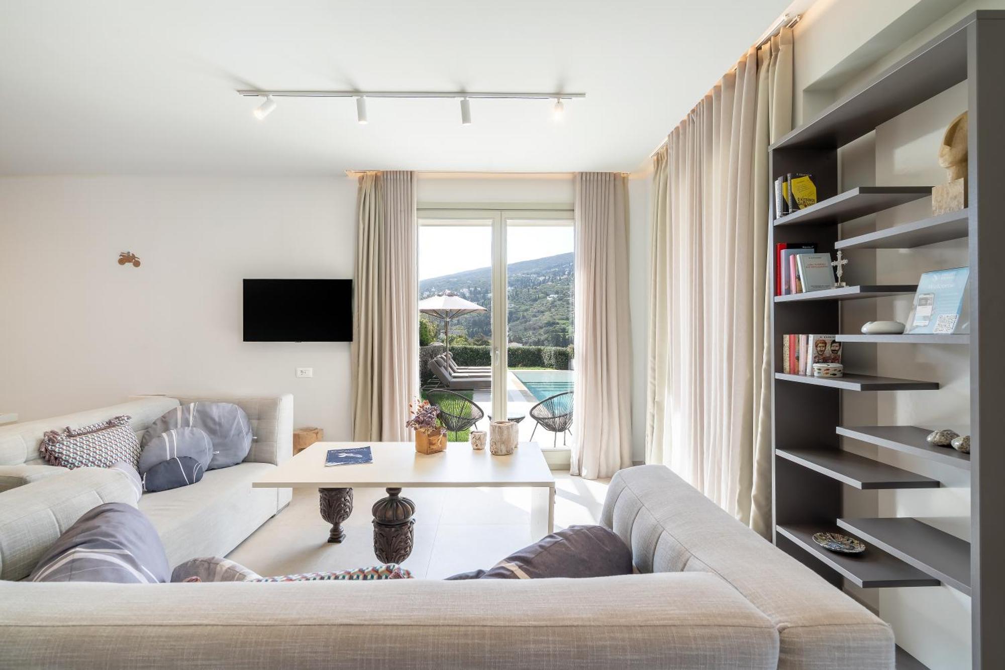 Suitehome With Private Pools By Explore Andros Town