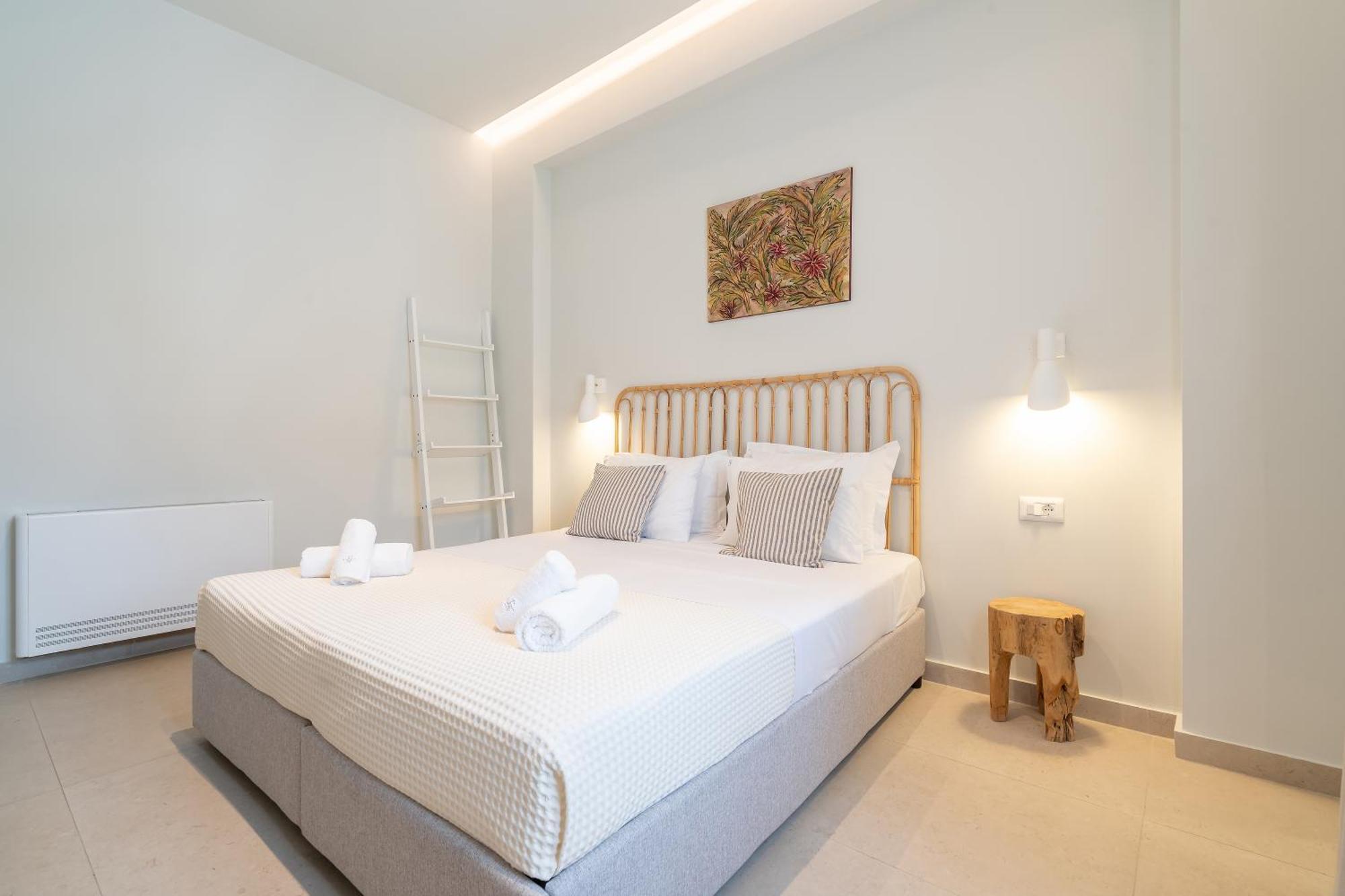 Villa Suitehome With Private Pools By Explore Andros Town